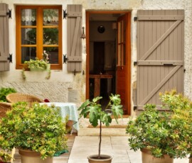 Entrée extérieure des chambres d'hôtes La Grange du Hérisson