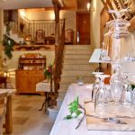 Ensemble absinthe de la salle à manger des chambres d'hôtes La Grange du Hérisson